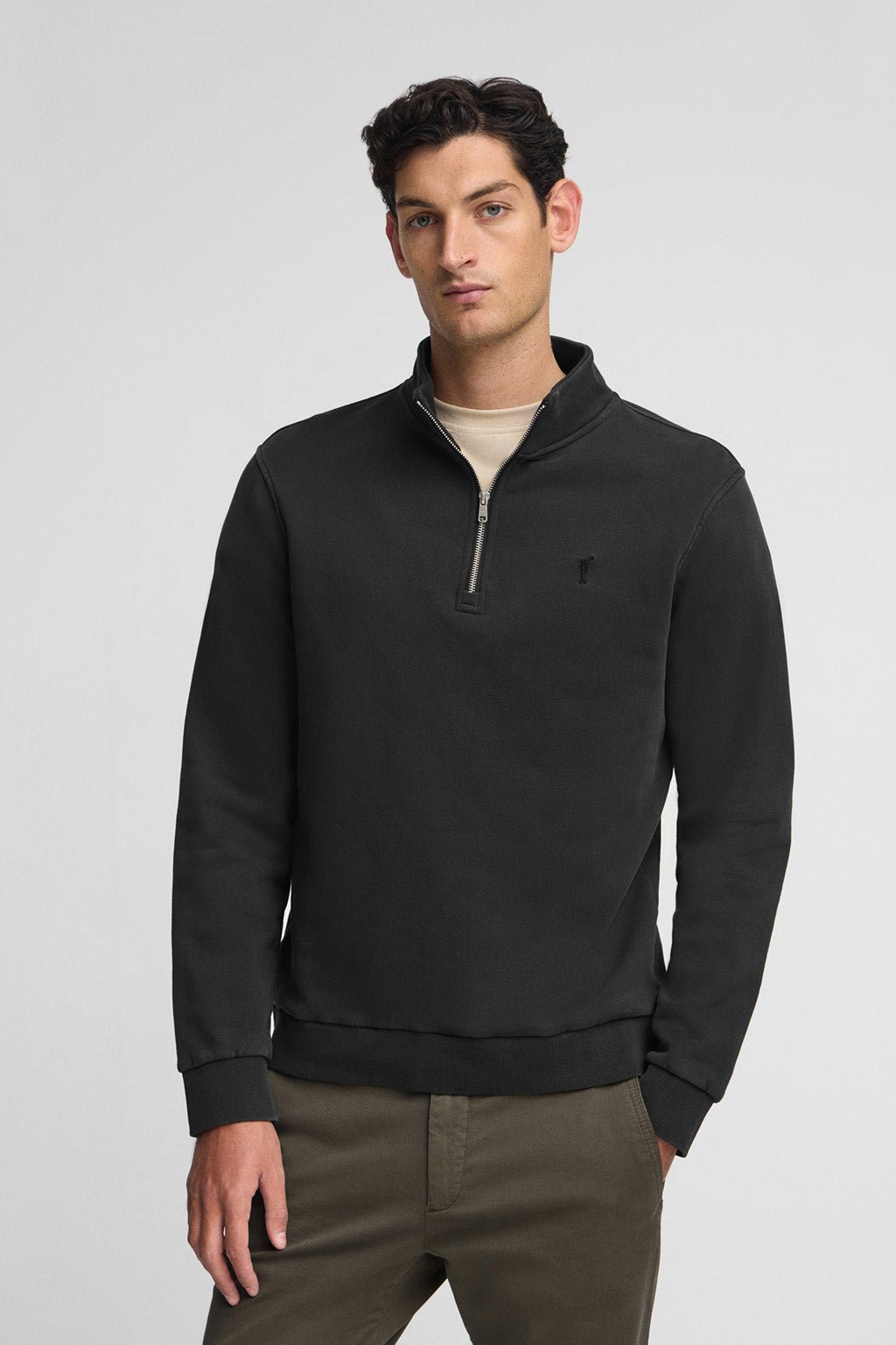 Sweatshirt schwarz mit halbem Reißverschluss, Wascheffekt und Rigby Go-Logo