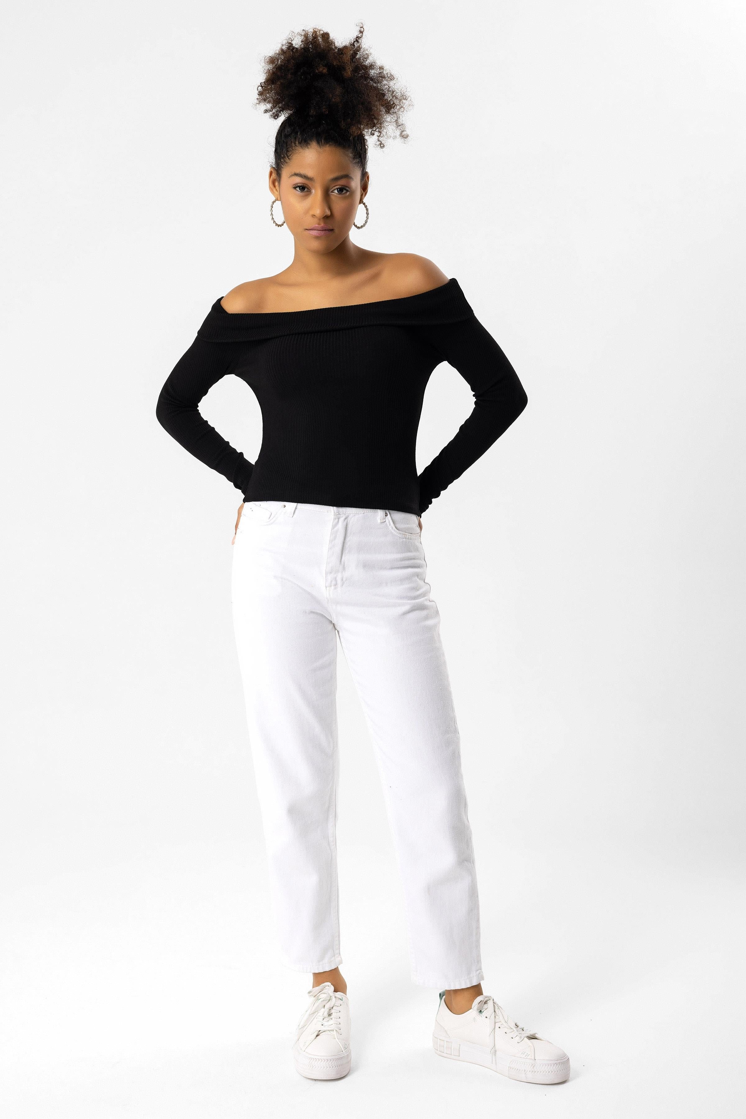 Thumbnail - Schulterfreie, schmale Langarmbluse