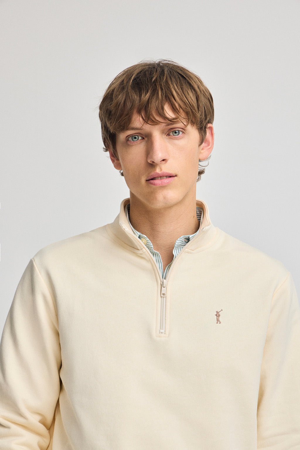 Sweatshirt ecru mit halbem Reißverschluss und gesticktem Rigby Go-Logo