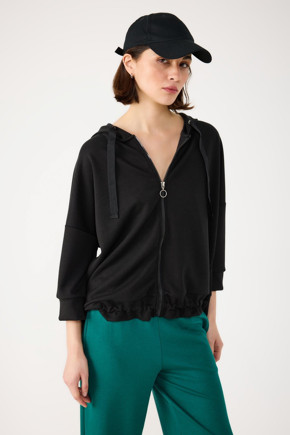 Seidiges Sweatshirt mit Kapuze und Reißverschluss aus Modalstoff