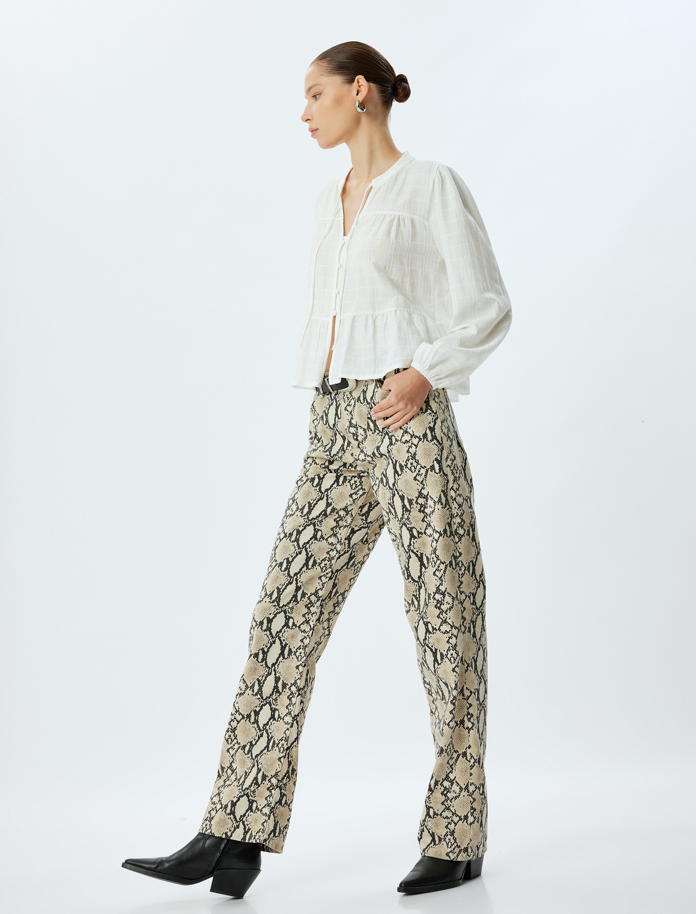 Thumbnail - Koton Hose Normale Leibhöhe Longer Straight Hose