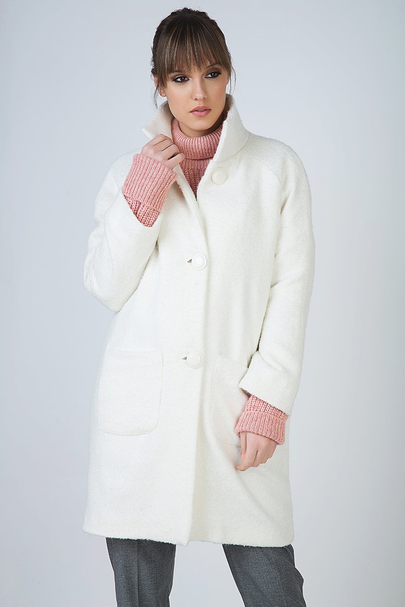 Kuscheliger Knopfmantel mit Taschen