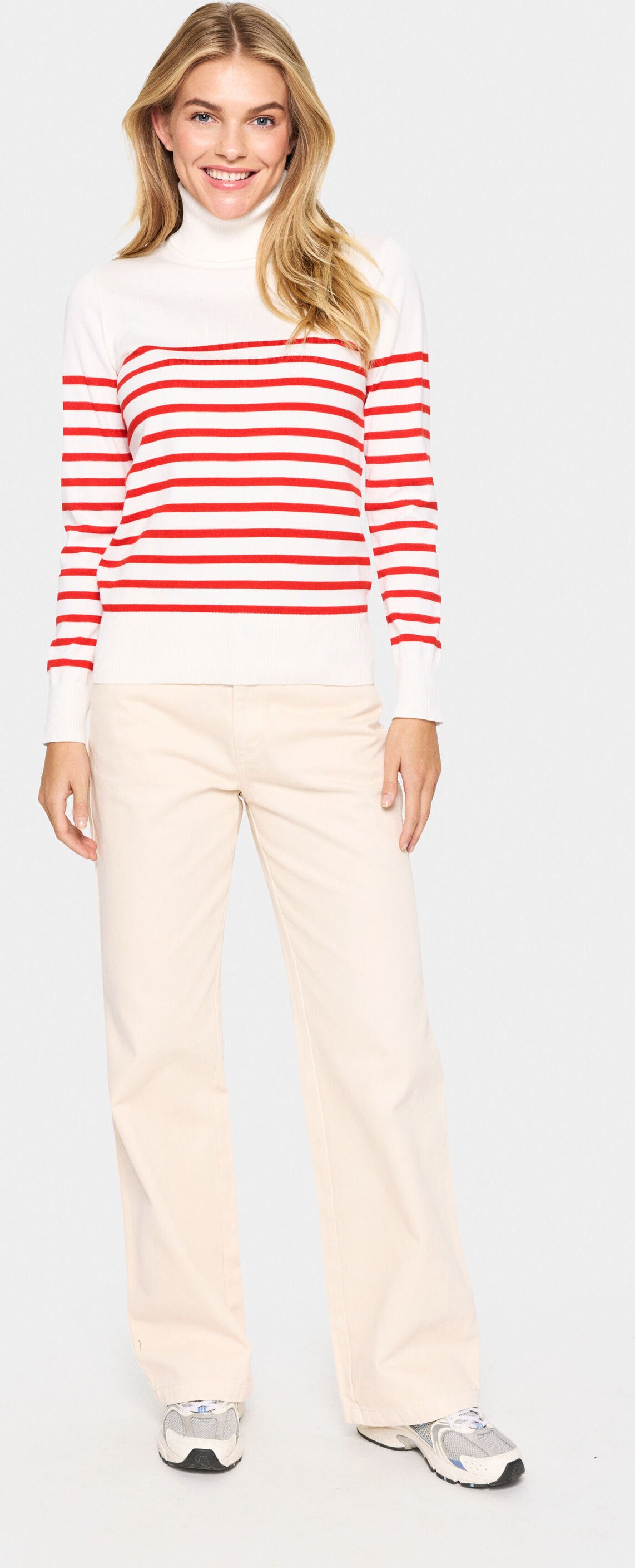 Rollkragen Gerade Passform white red