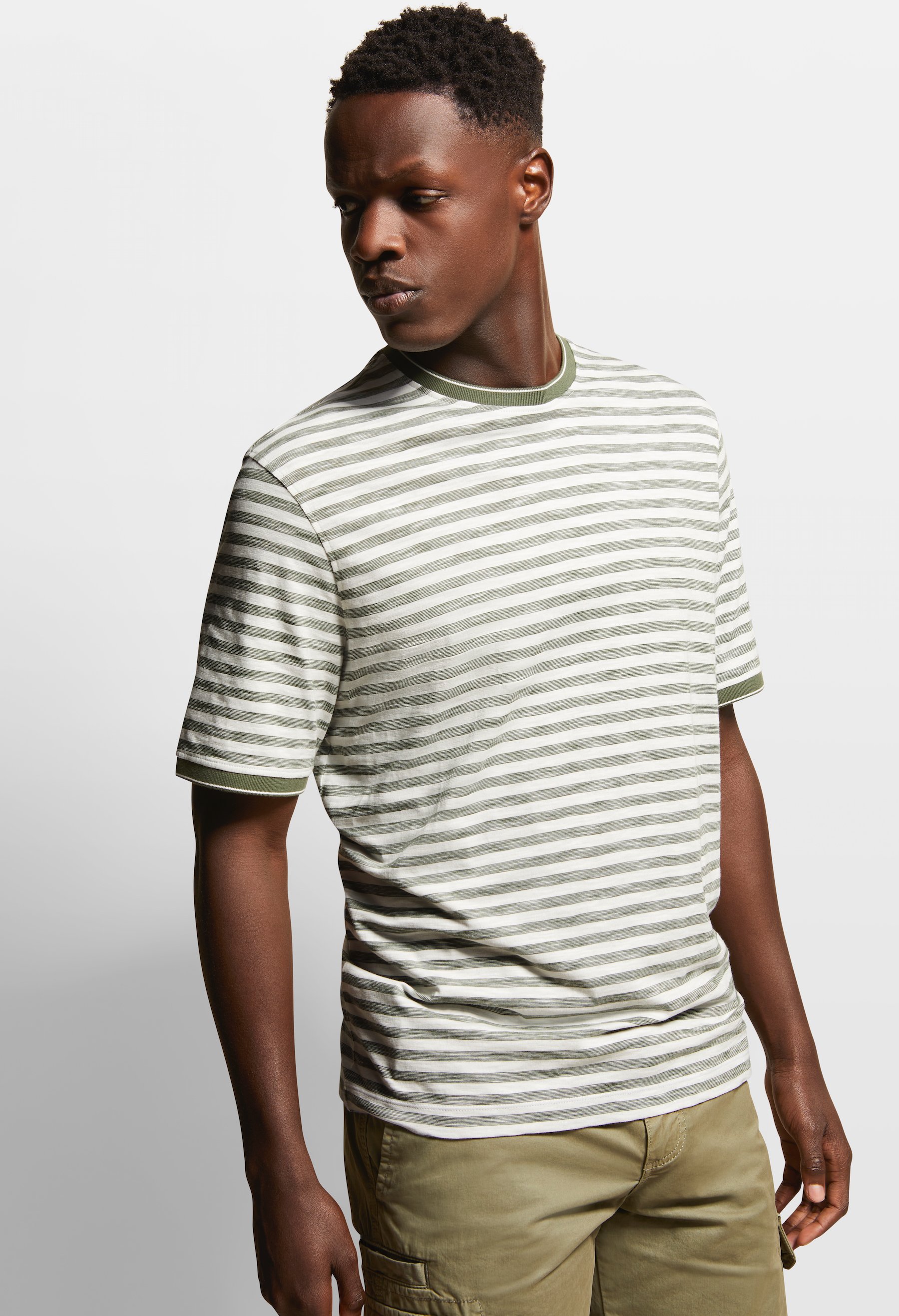 Bugatti Herren T-Shirt mit Fineliner-Streifen