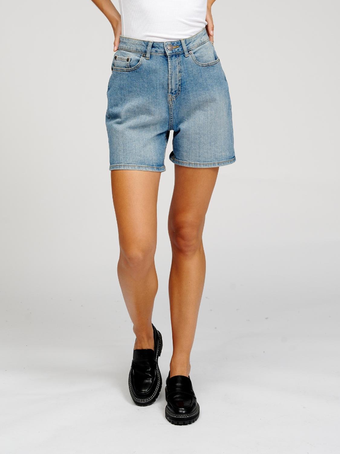 Thumbnail - The Original Performance Performance Denim Shorts - Medium Blue Denim (Frau)