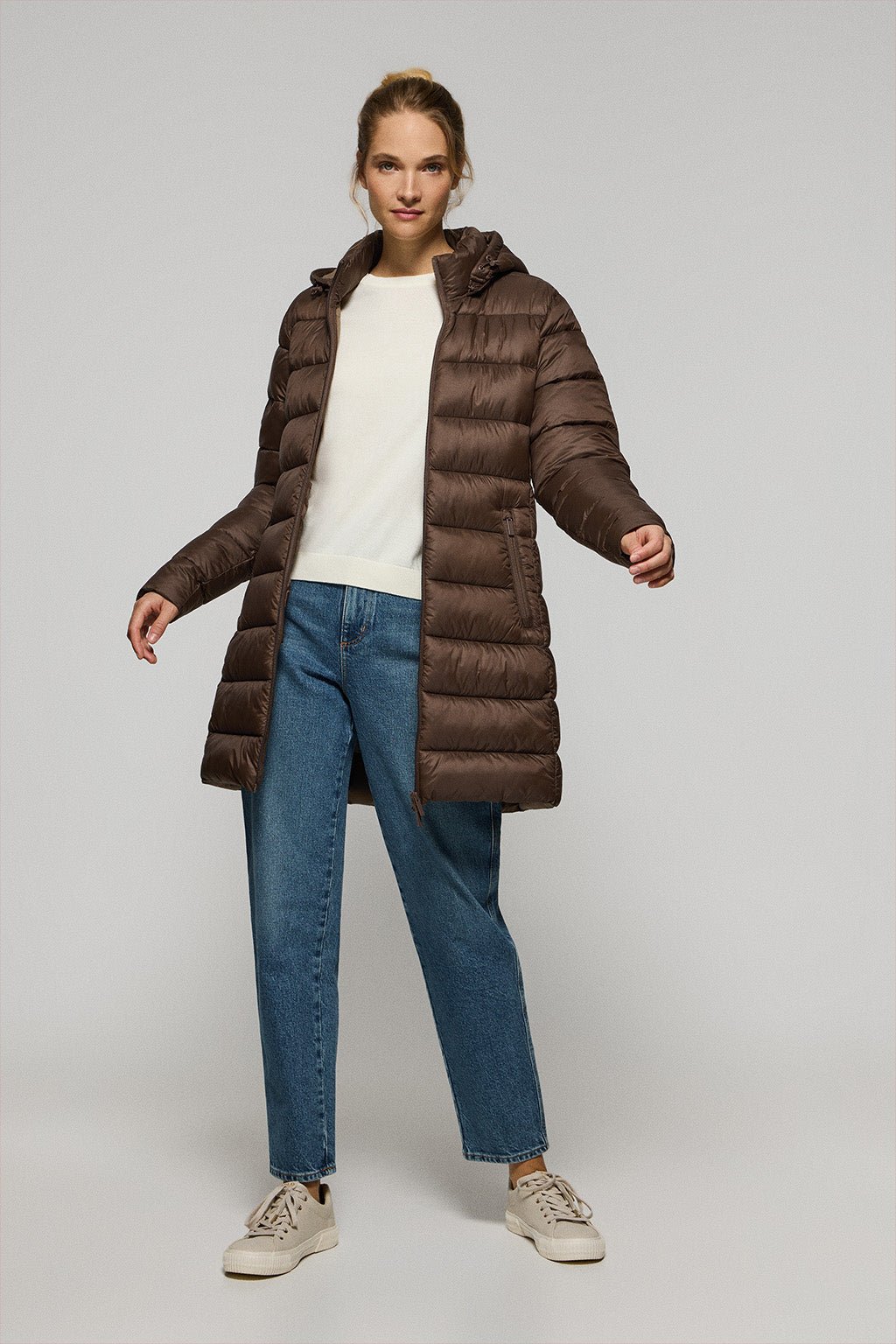 Ultralight-Mantel Suzette braun mit Rigby Go Aufnäher