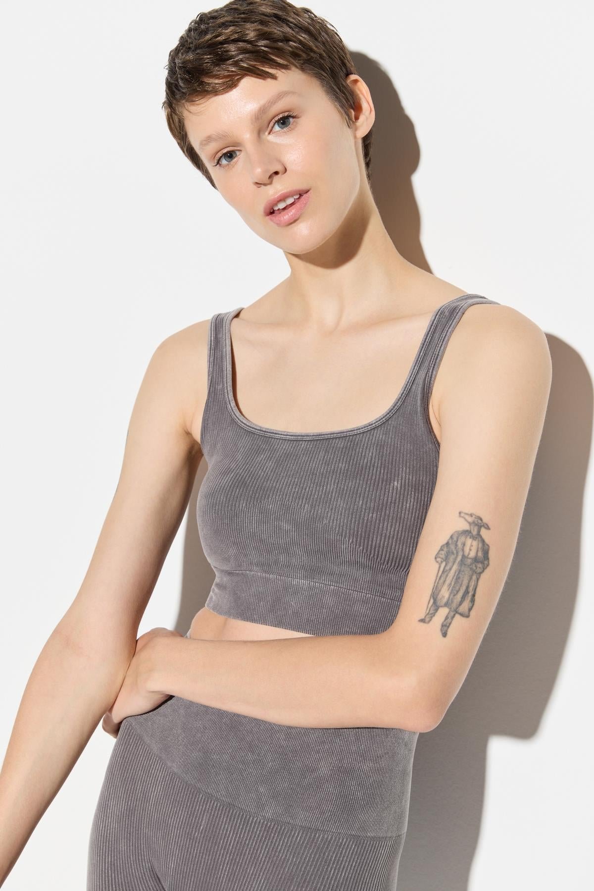 Kohle Slim-Fit Sport-BH mit breiten Trägern - Keine Unterstützung