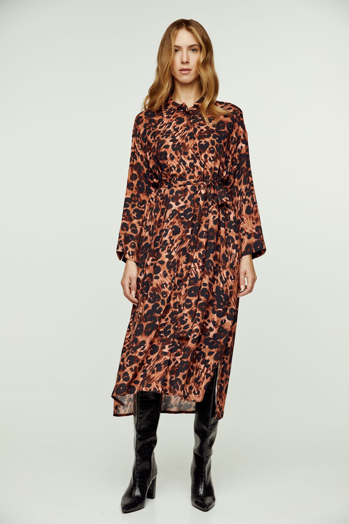 Midikleid mit Animalprint und Seitenschlitzen
