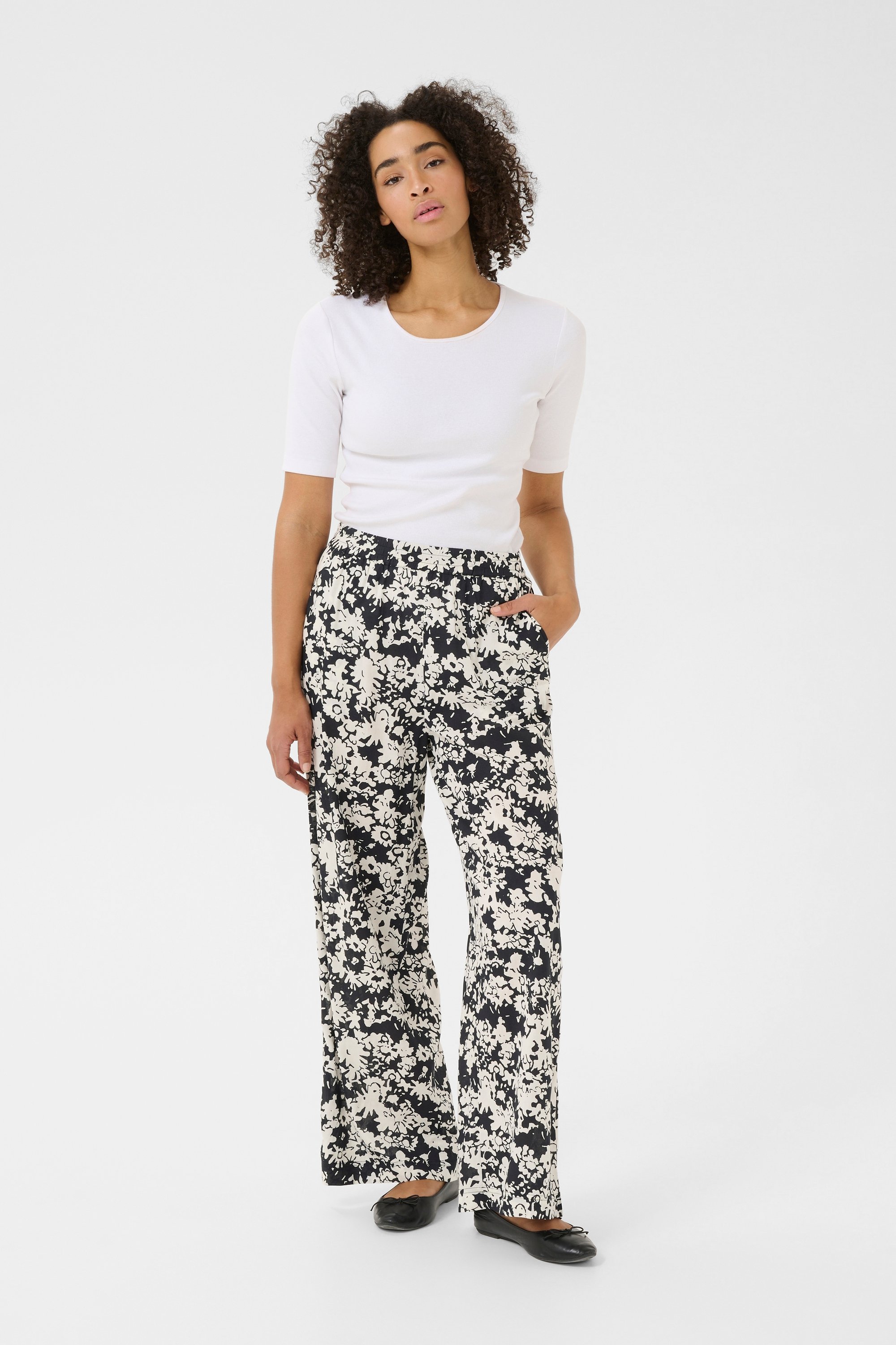 Thumbnail - Casual Hose Regular fit Black/Turtledove Flower Print black