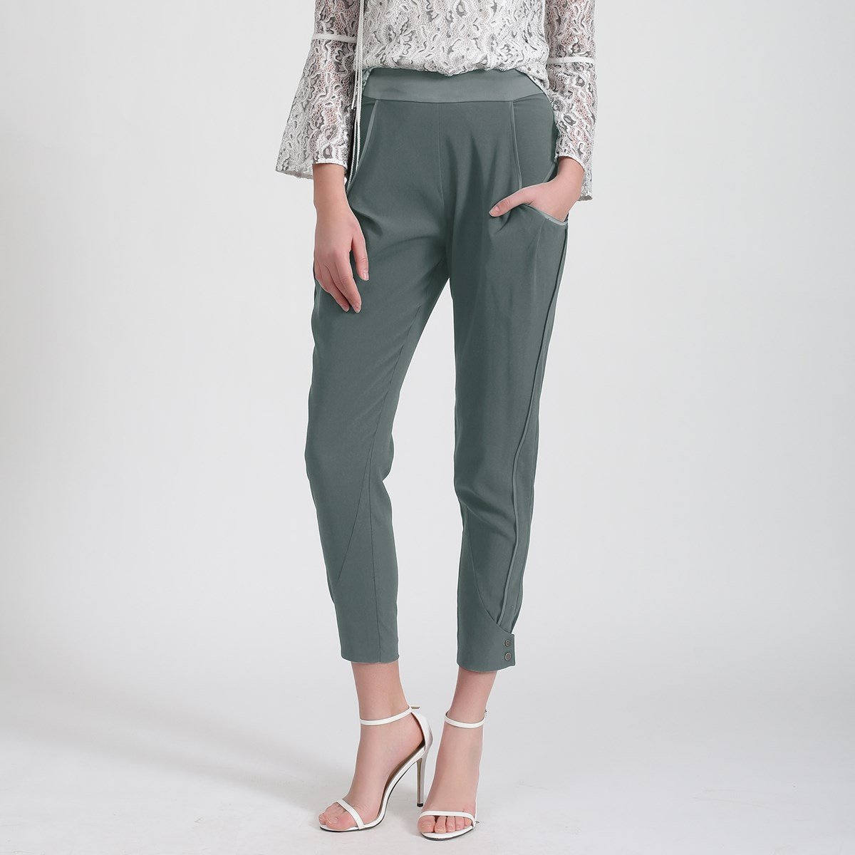 Konisch zulaufende Hose aus Bi-Material