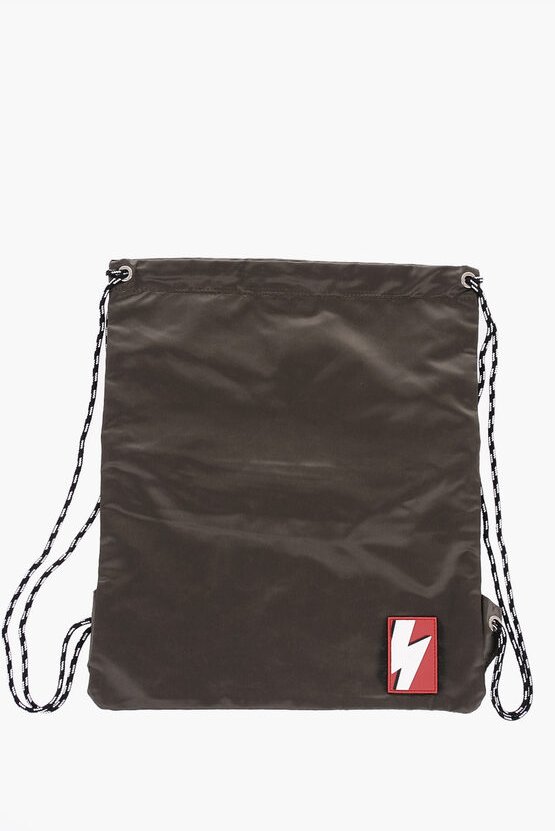 Einfarbiger Nylon-Rucksack mit Kordelzug in Grün