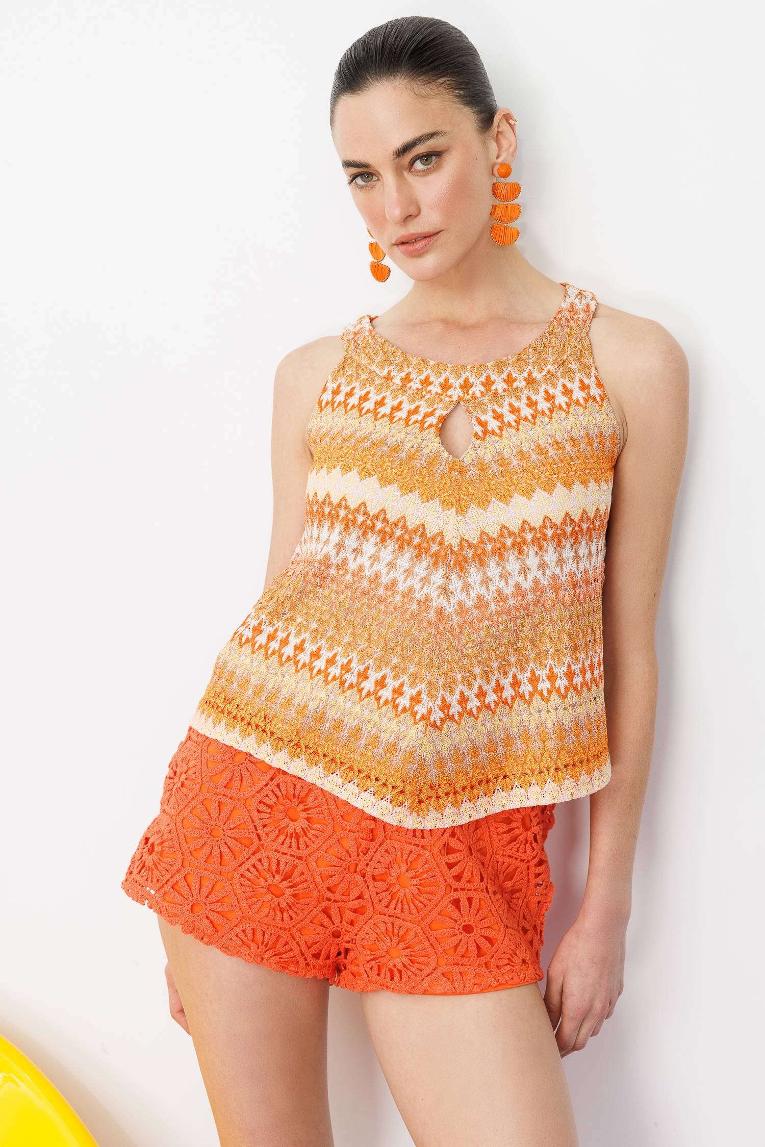 Neckholder-Bluse mit lockerem Schnitt und ethnischem Muster