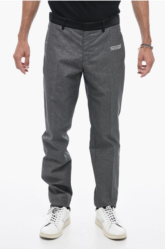 Glitzernde Schneiderhose mit Satindetails in Silber