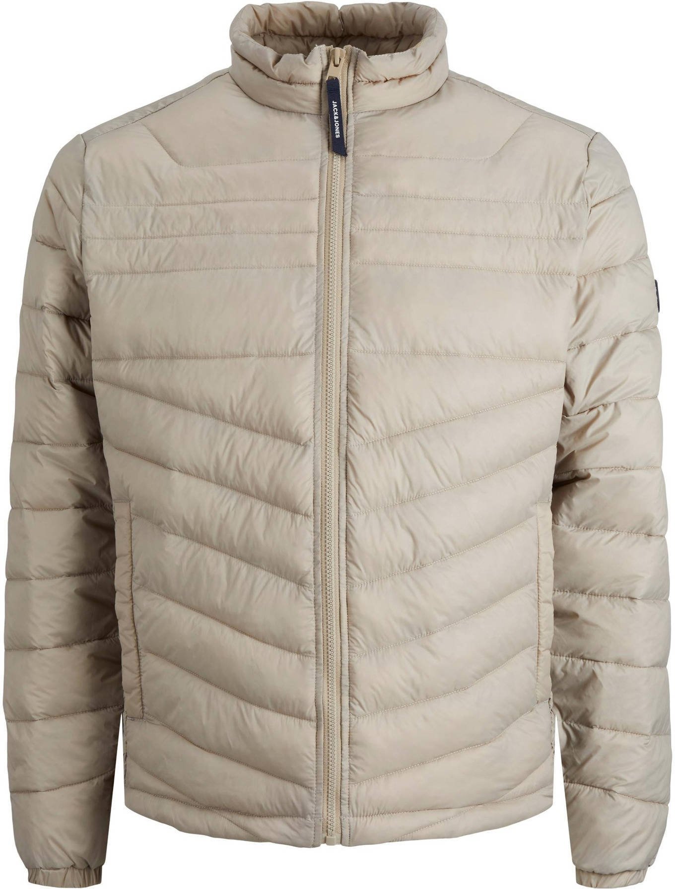 Bequeme Steppjacke für Herren von der Marke JACK & JONES. Sehr angenehm zu tragen, bequem und sportlich geschnitten zugl...