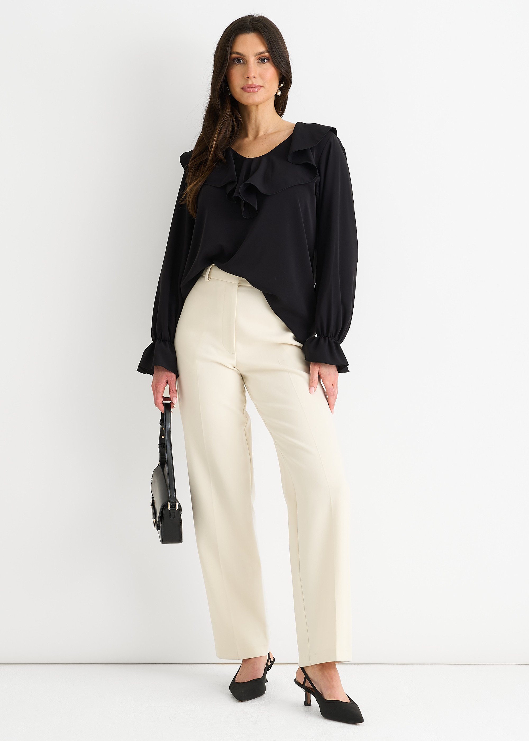 Schwarze weite Rüschenbluse in lockerer Passform