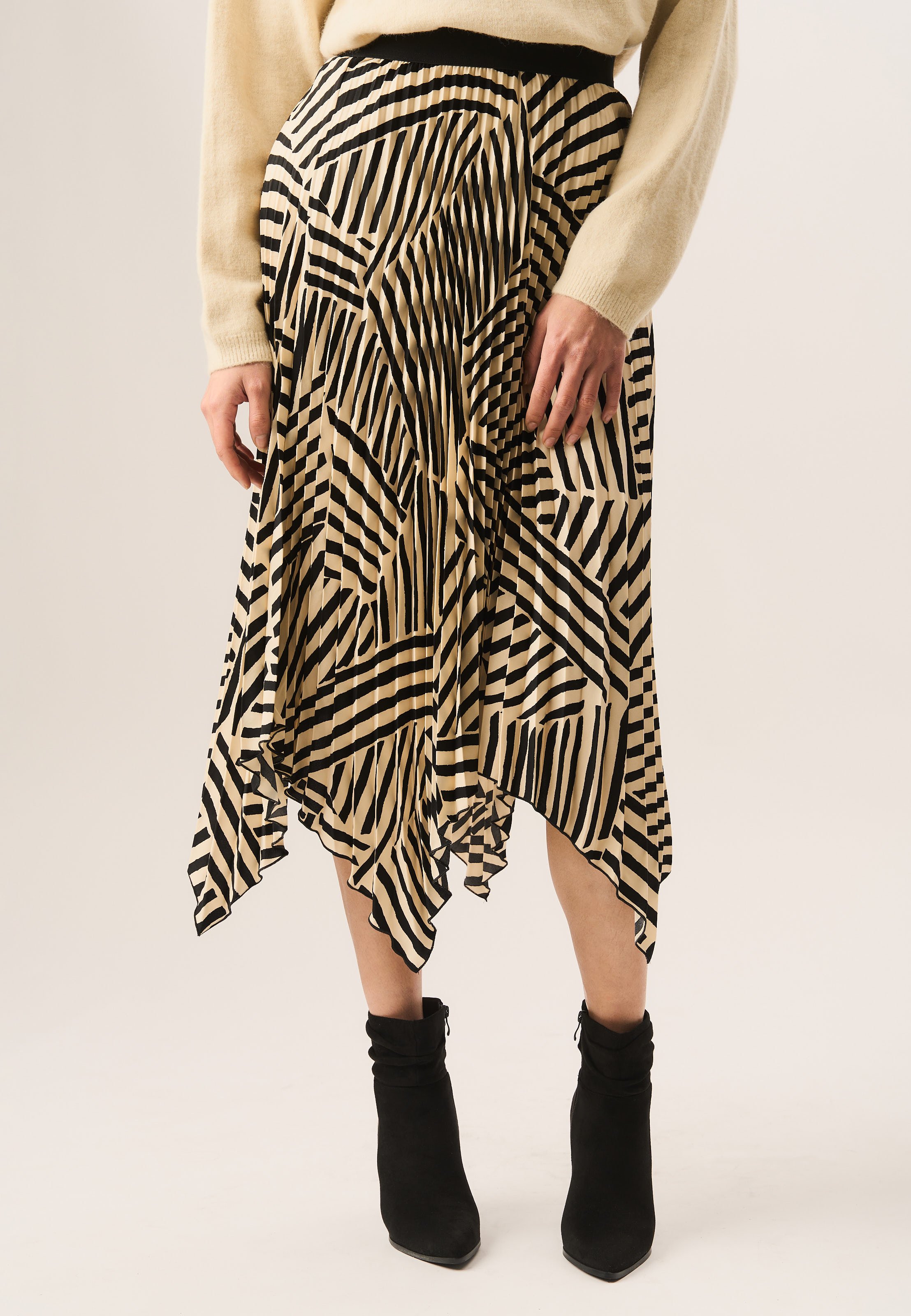 Assymetrischer Saum Falten-Midirock