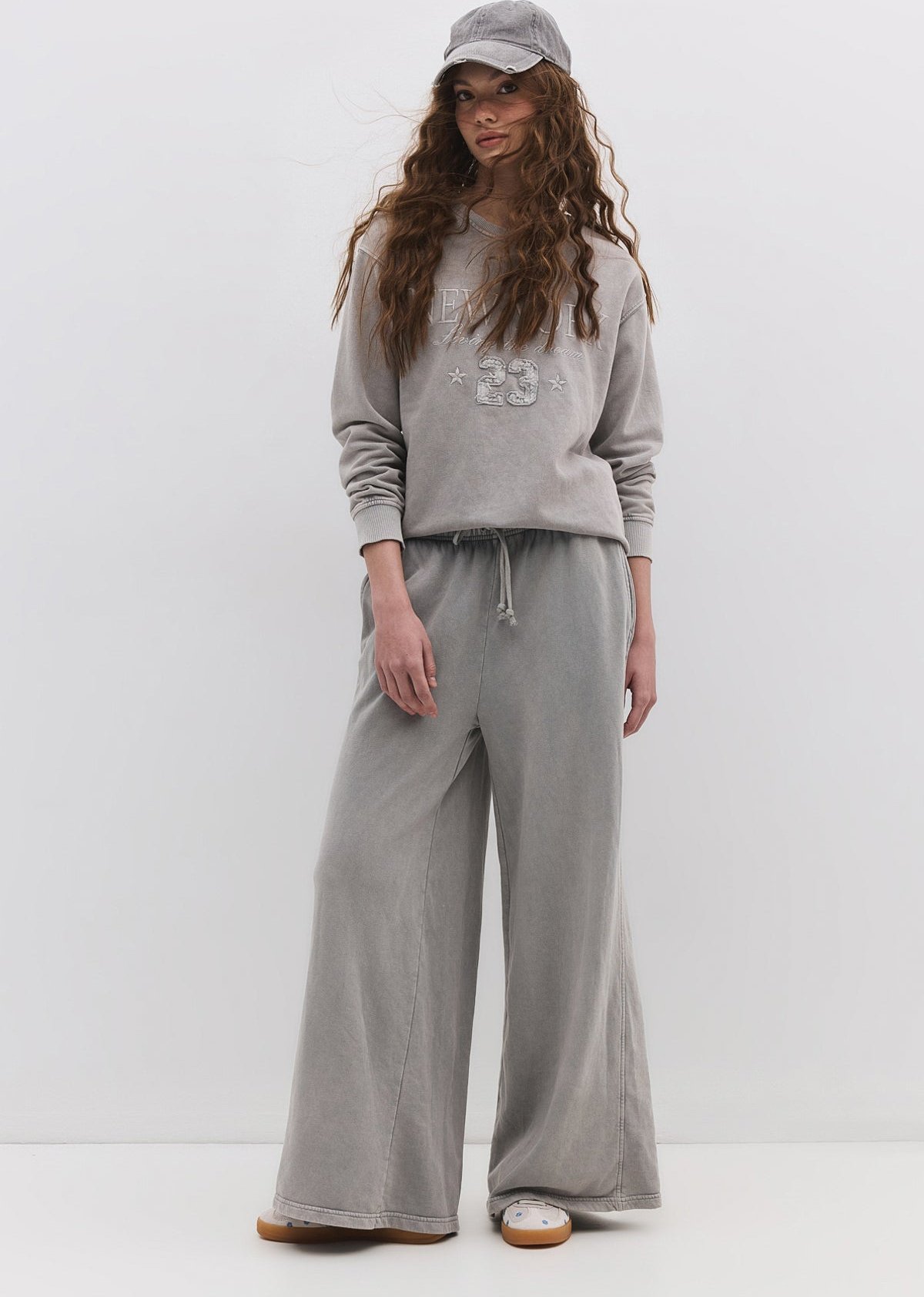 Jogginghose mit weitem Bein und Taschen