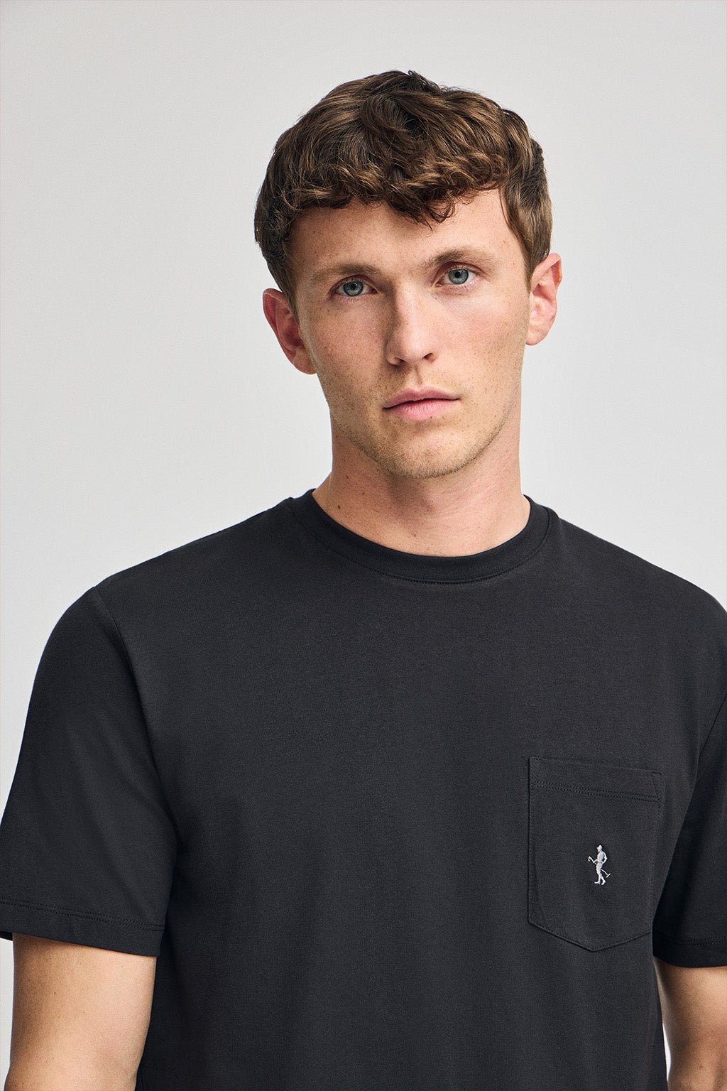 Kurzärmliges T-Shirt schwarz mit Tasche und gesticktem Rigby Best-Logo