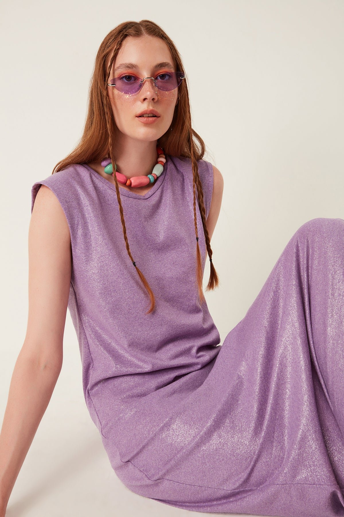 Midikleid aus glitzerndem Stoff