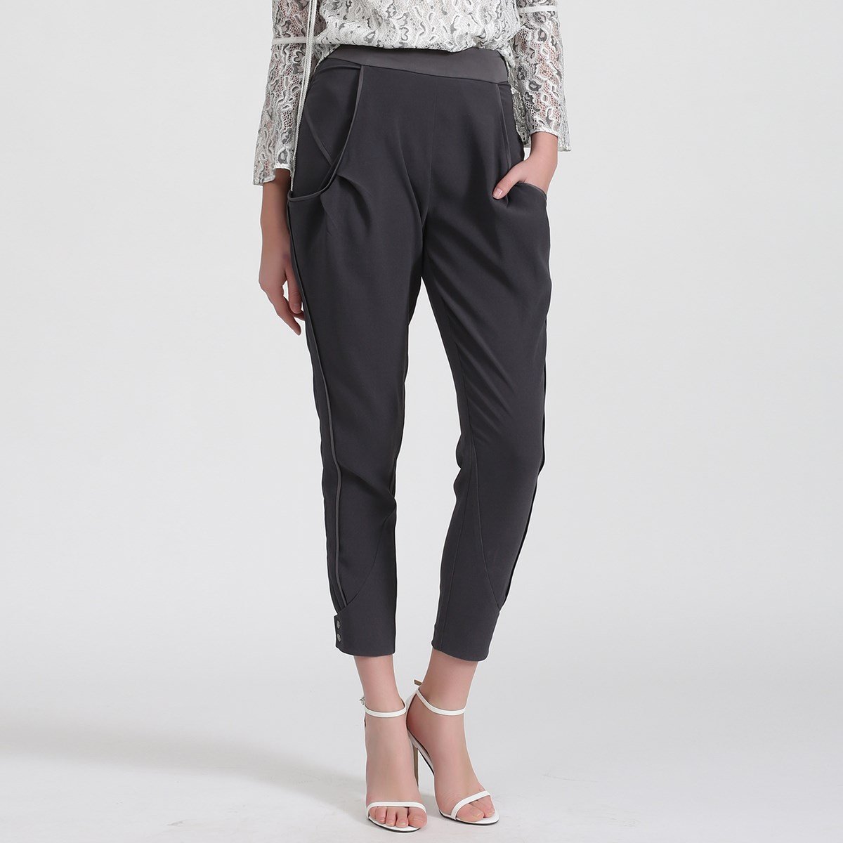 Konisch zulaufende Hose aus Bi-Material