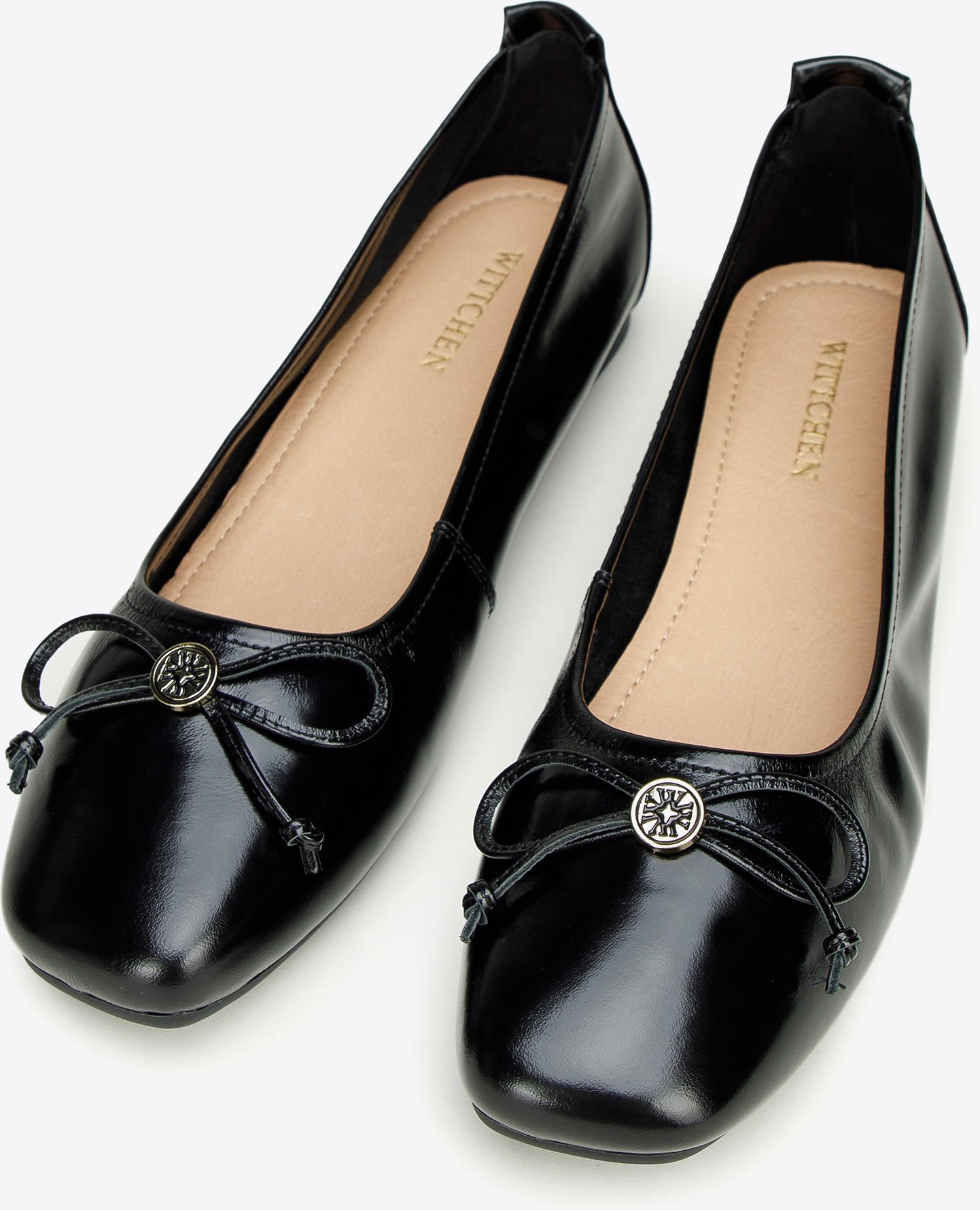 Wittchen Damen-Ballerinas aus weichem Leder mit Monogramm-Schleife in Schwarz