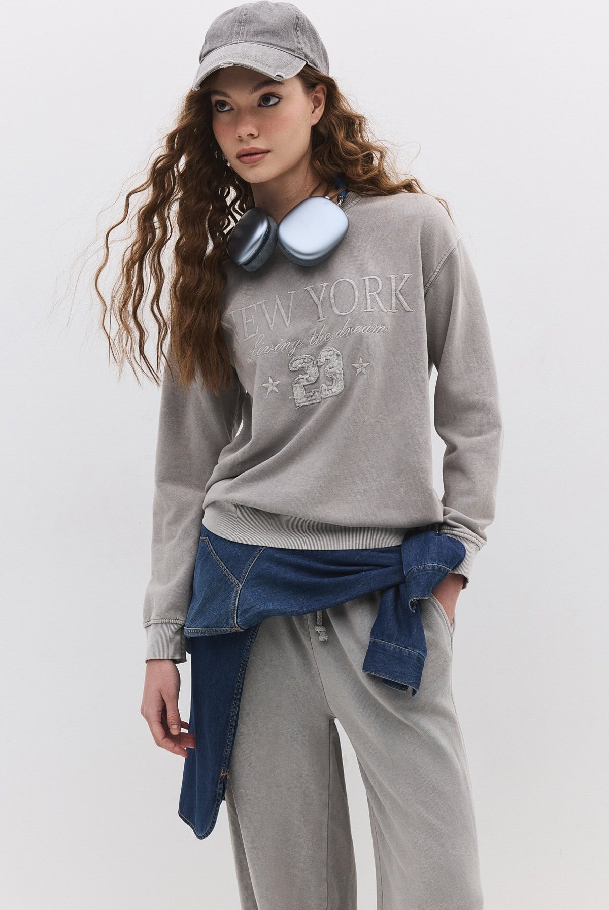 Sweatshirt mit Slogan und verblasstem Effekt