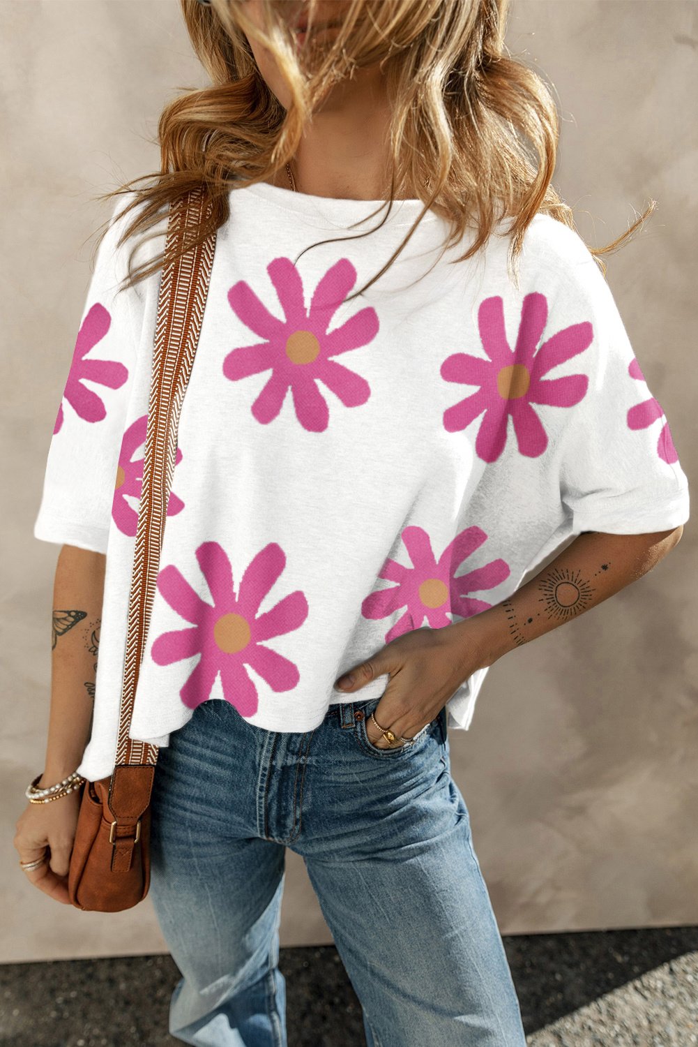 Blumenmuster T-Shirt mit weißen Gänseblümchen