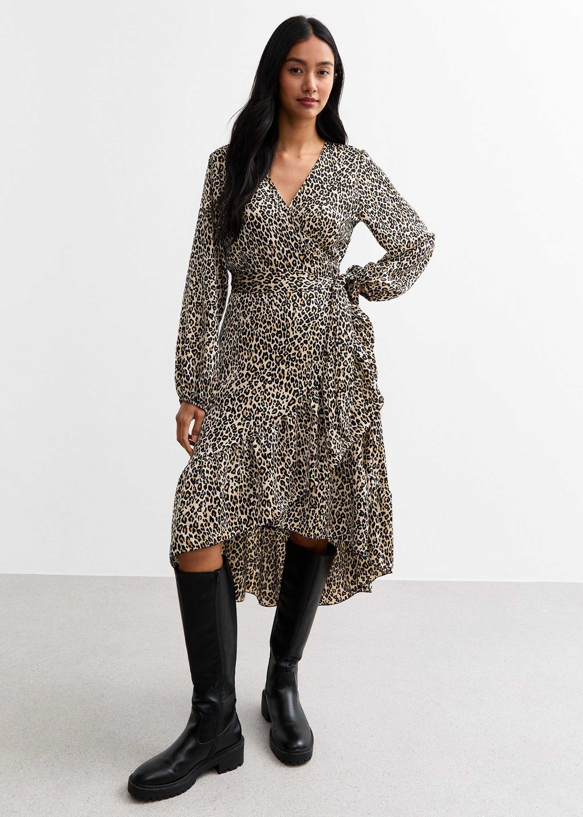 Beiges Mini-Wickelkleid mit Rüschen und Tiermotiv