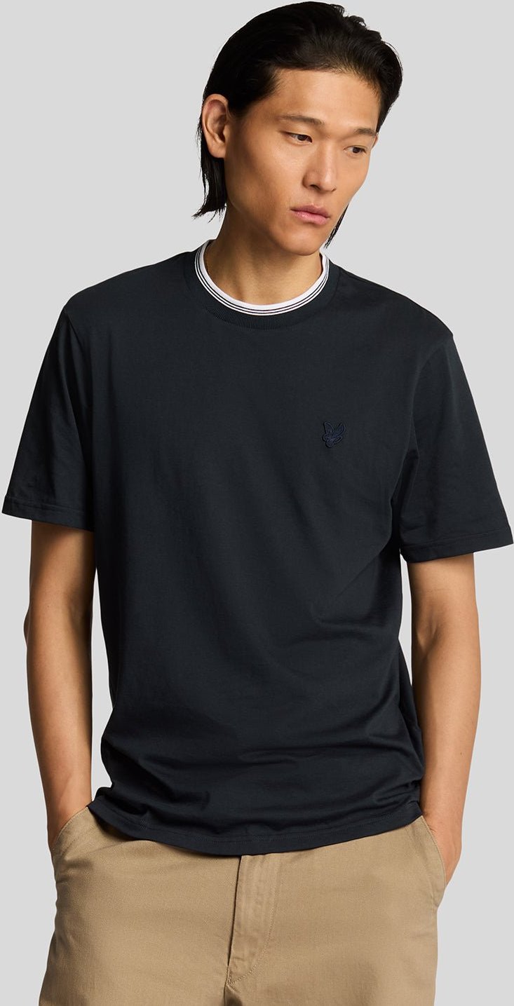 Lyle & Scott T-Shirt aus superfeiner Baumwolle mit Zierstreifen – Marineblau
