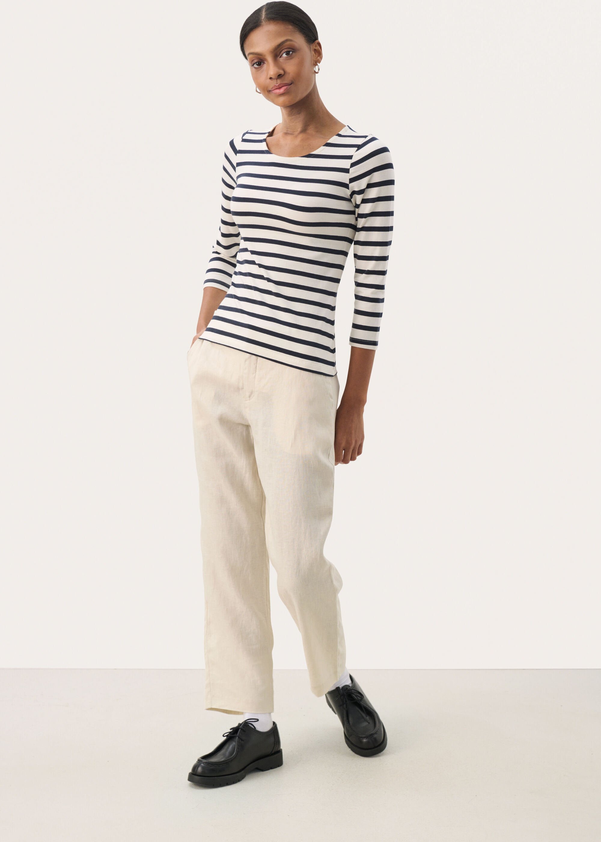 Thumbnail - T-shirt Gerade Passform Navy and White Stripe blue white
