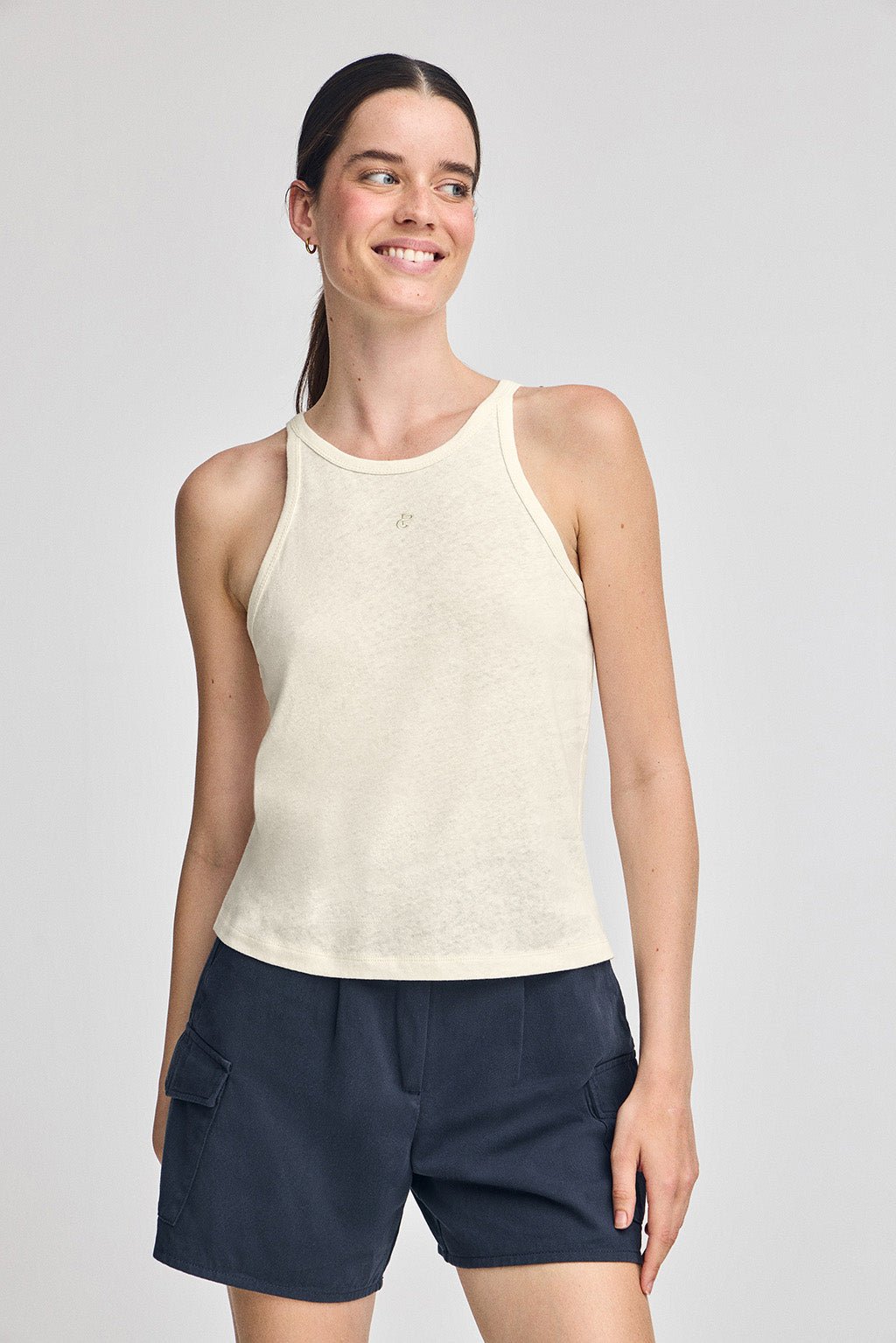 T-Shirt naturweiß aus Leinen und Baumwolle mit gesticktem Monogramm