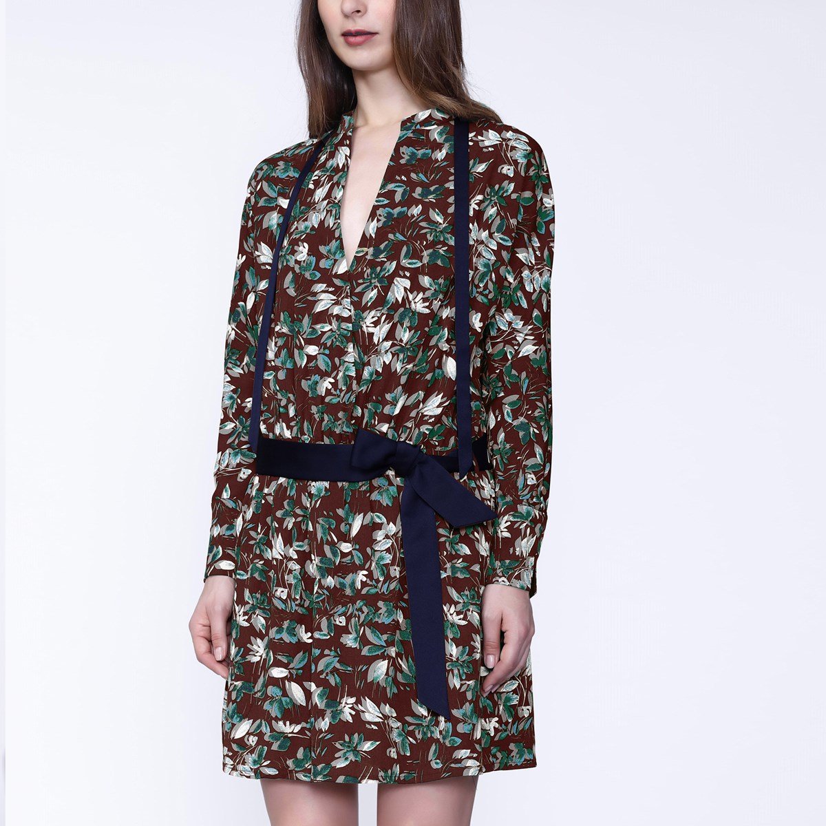 Thumbnail - Kurzes Kleid mit Satin-Kragen und Blätterdruck