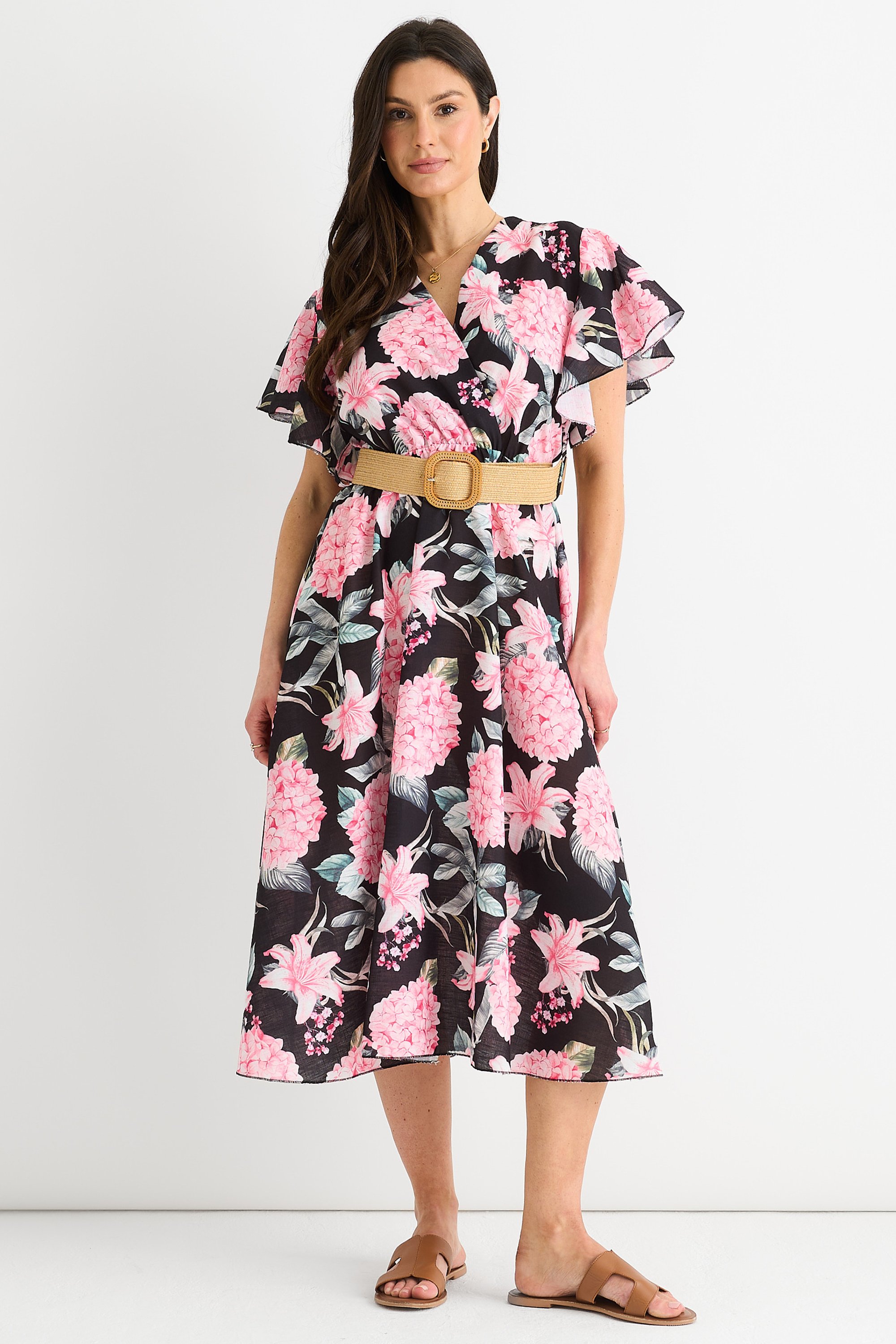 Schwarzes Midikleid mit Blumendruck und Engelsärmeln mit Gürtel