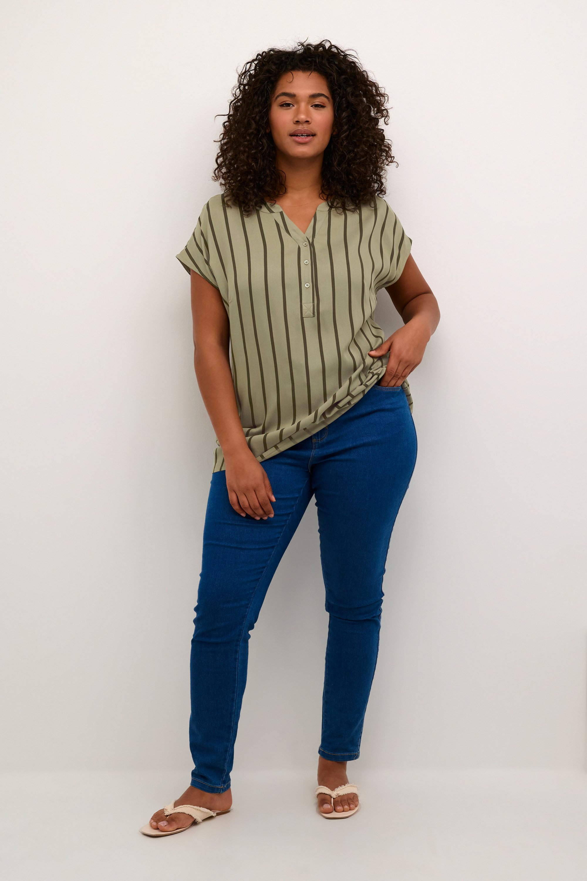 Thumbnail - Ärmellose Bluse Regular fit Vetiver / Forrest Night Stripe green