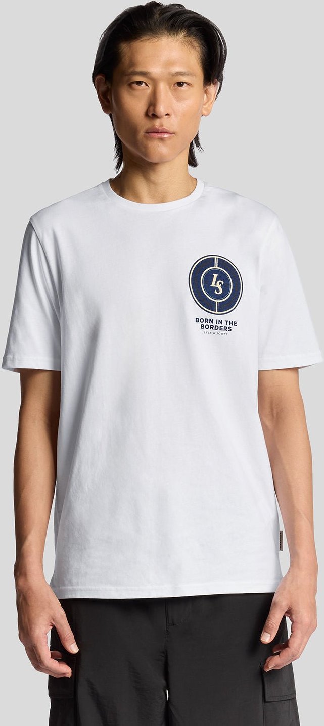 Thumbnail - Lyle & Scott Born In The Borders Grafik T-Shirt - Weiß
