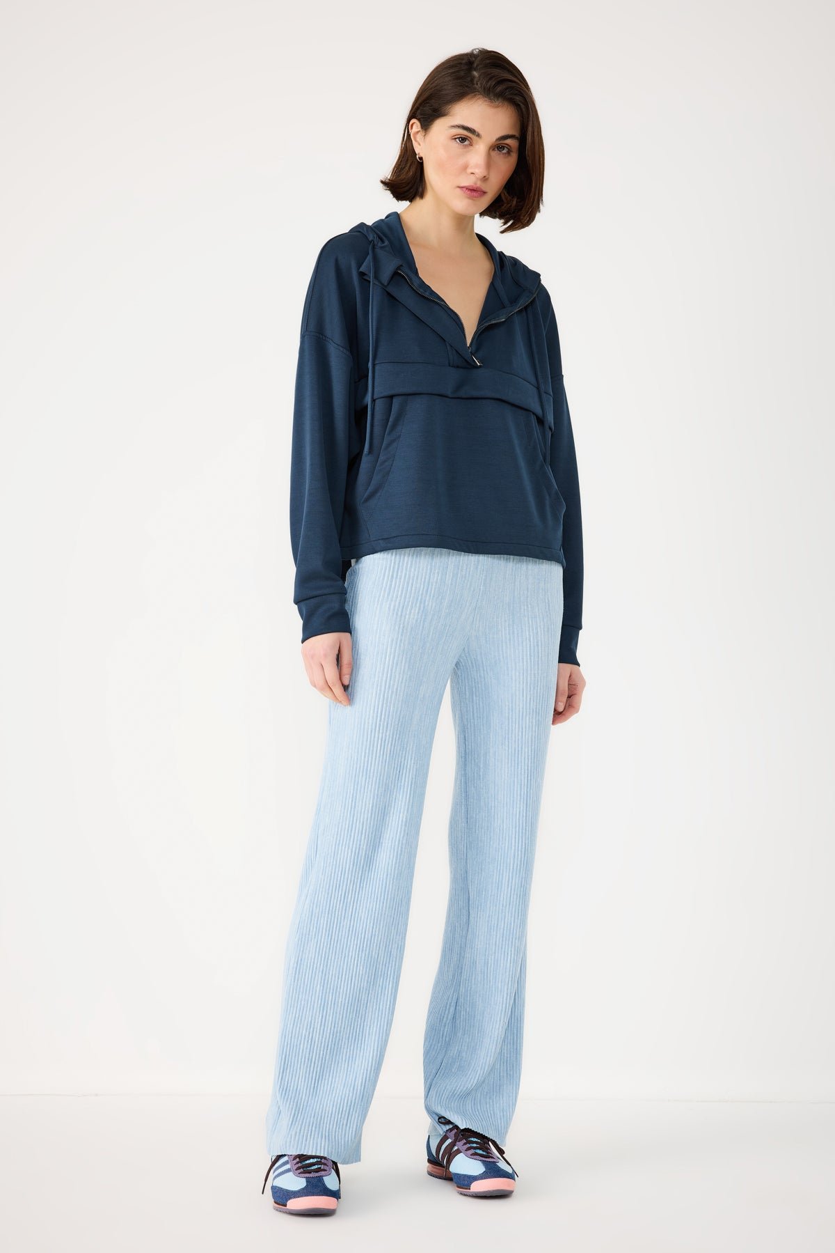 Weiches Sweatshirt mit halbem Reißverschluss und Taschen