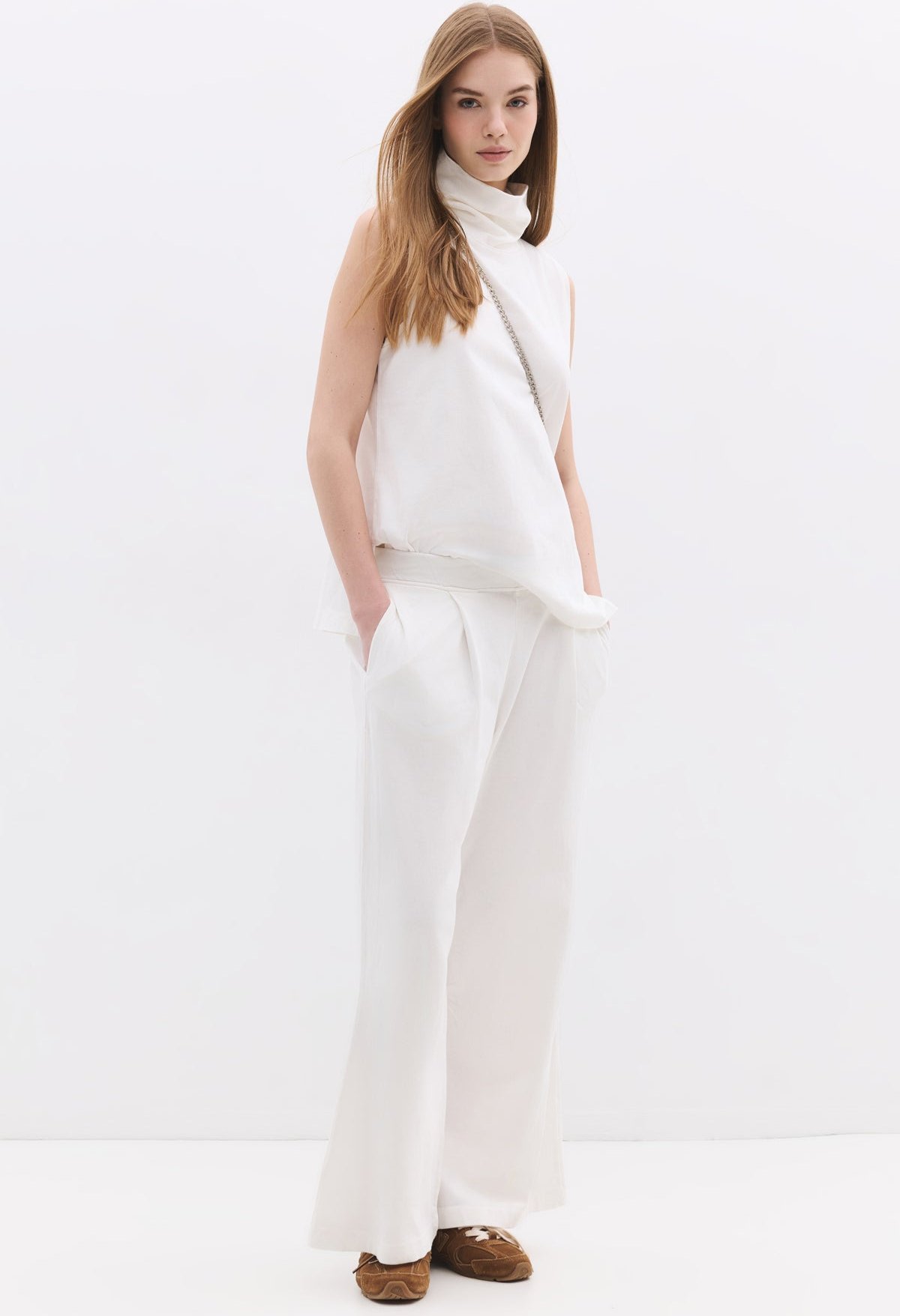 Locker geschnittene Hose mit elastischem Bund