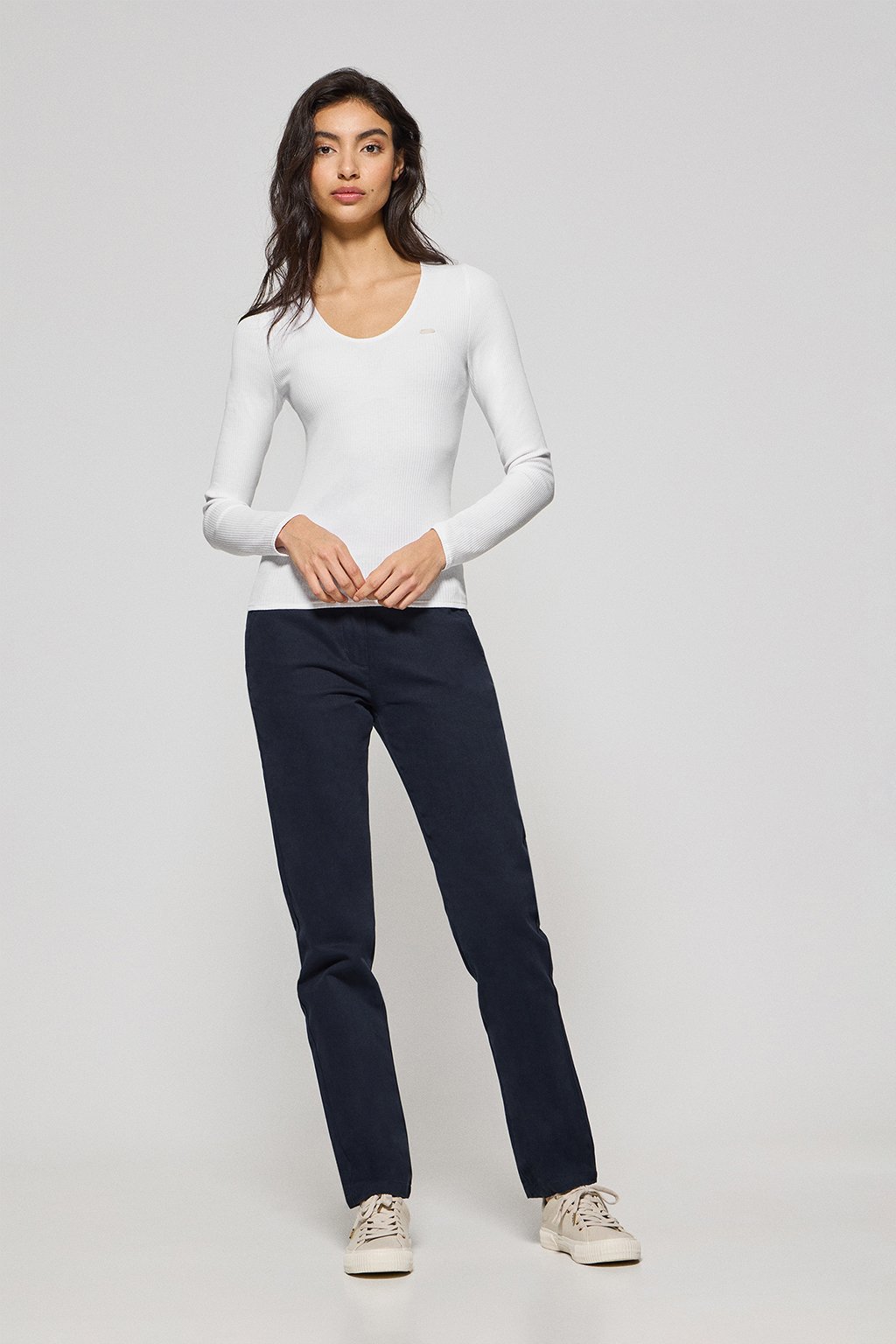 T-Shirt Penelope weiß mit perlmuttfarbenem Polo Club Knopf