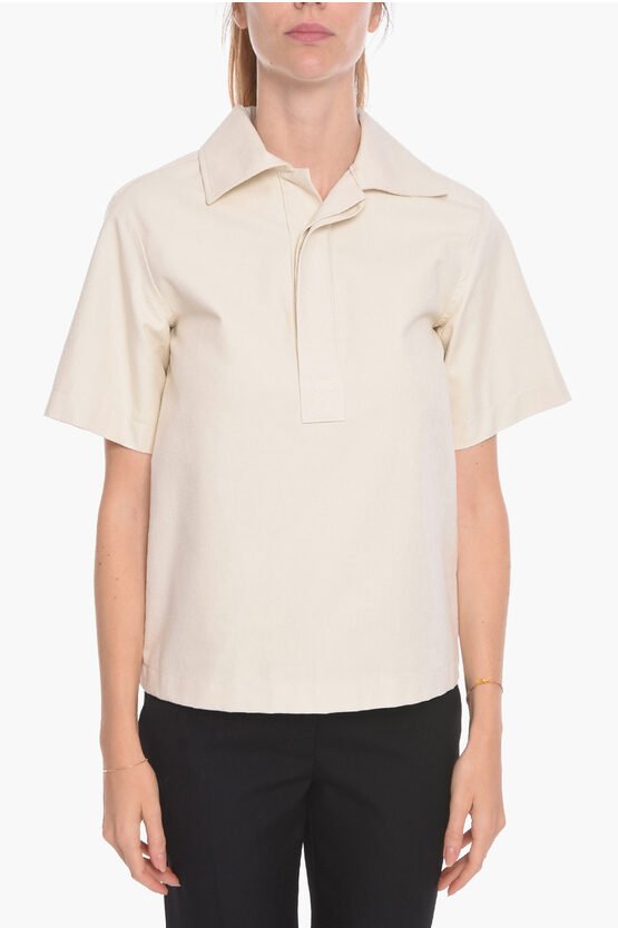 Kurzarm-Baumwollbluse mit versteckten Knöpfen in Weiß