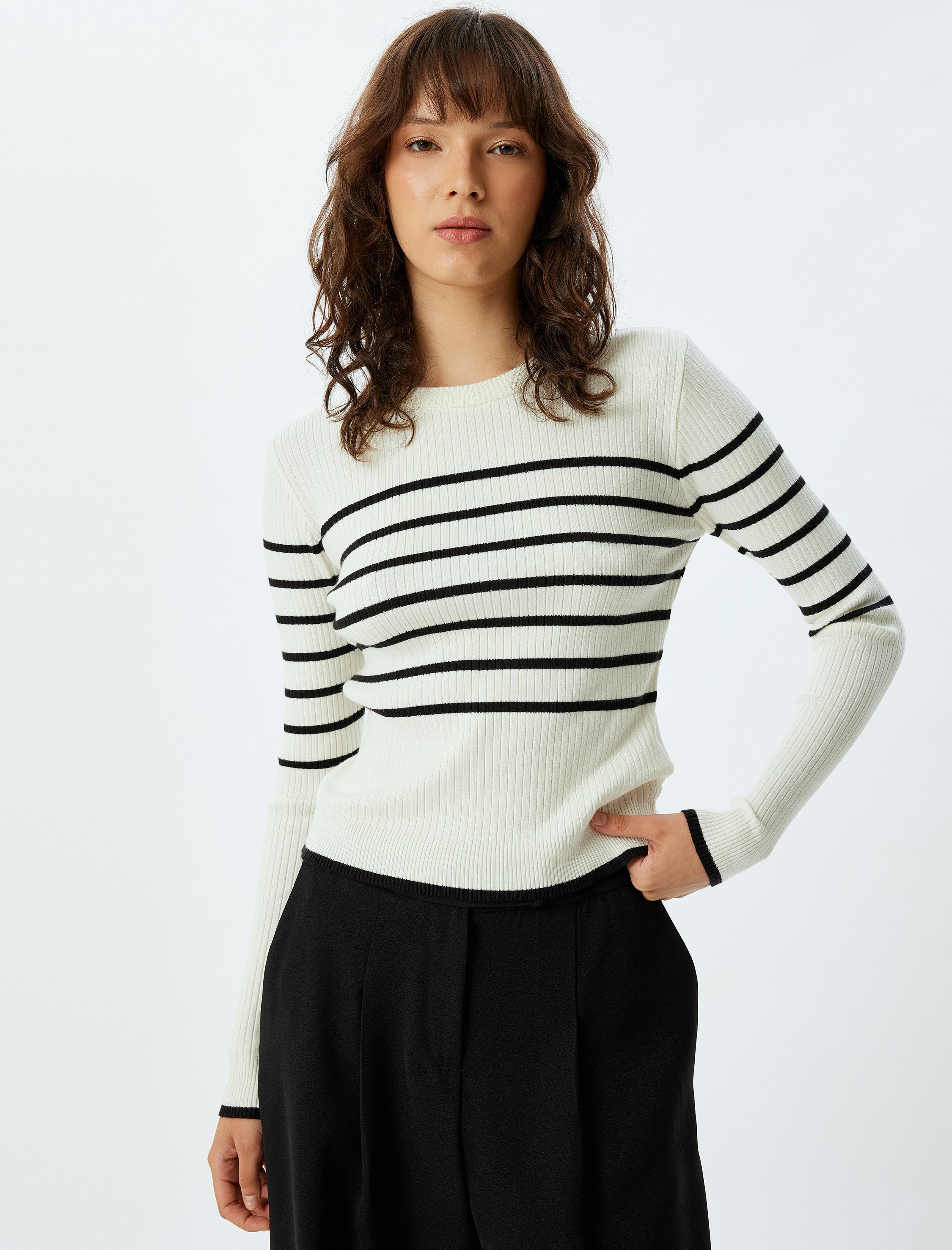 Thumbnail - Koton Sweater Rundhalsausschnitt Regular Sweater