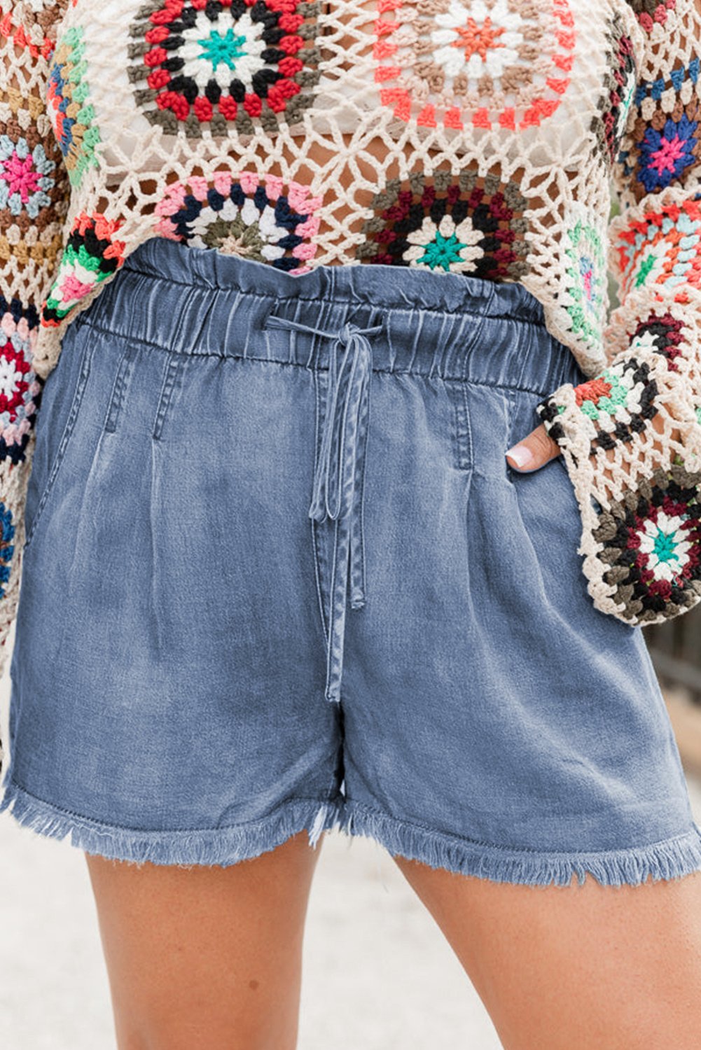 Jogging-Denim-Shorts mit fransen Saum
