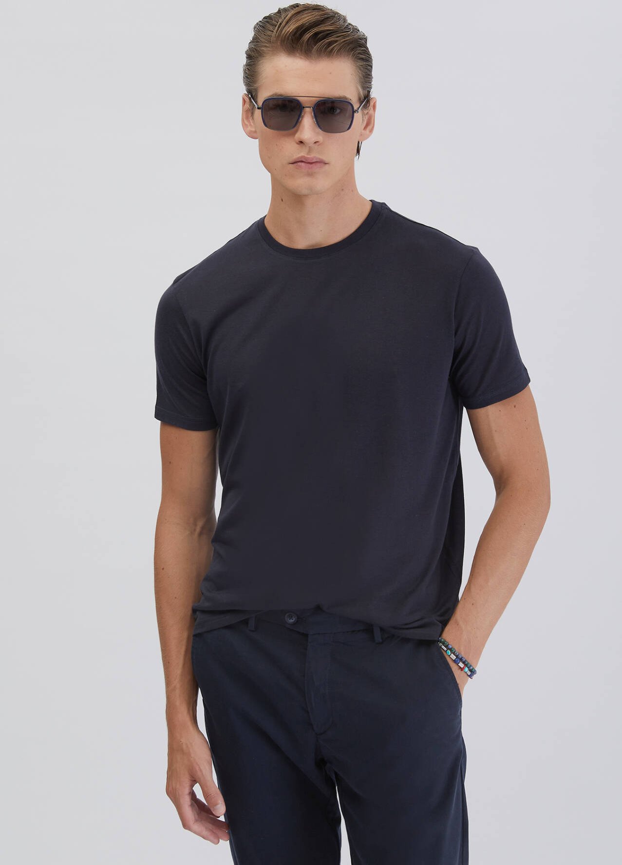 Schlichtes T-Shirt mit Rundhalsausschnitt