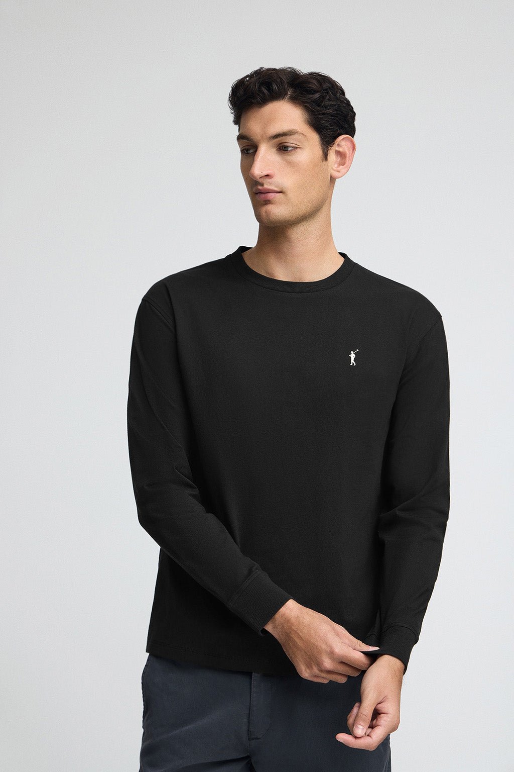 T-Shirt schwarz mit langen Ärmeln und gesticktem Rigby Go-Logo