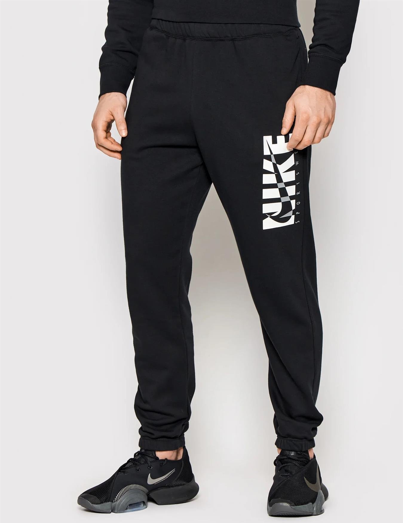 Nike Herren Sportswear Jogger in Schwarz