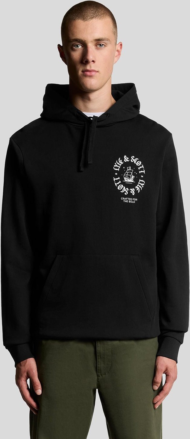 Lyle & Scott – Kapuzenpullover mit Schiffsabzeichen und Grafik – Schwarz