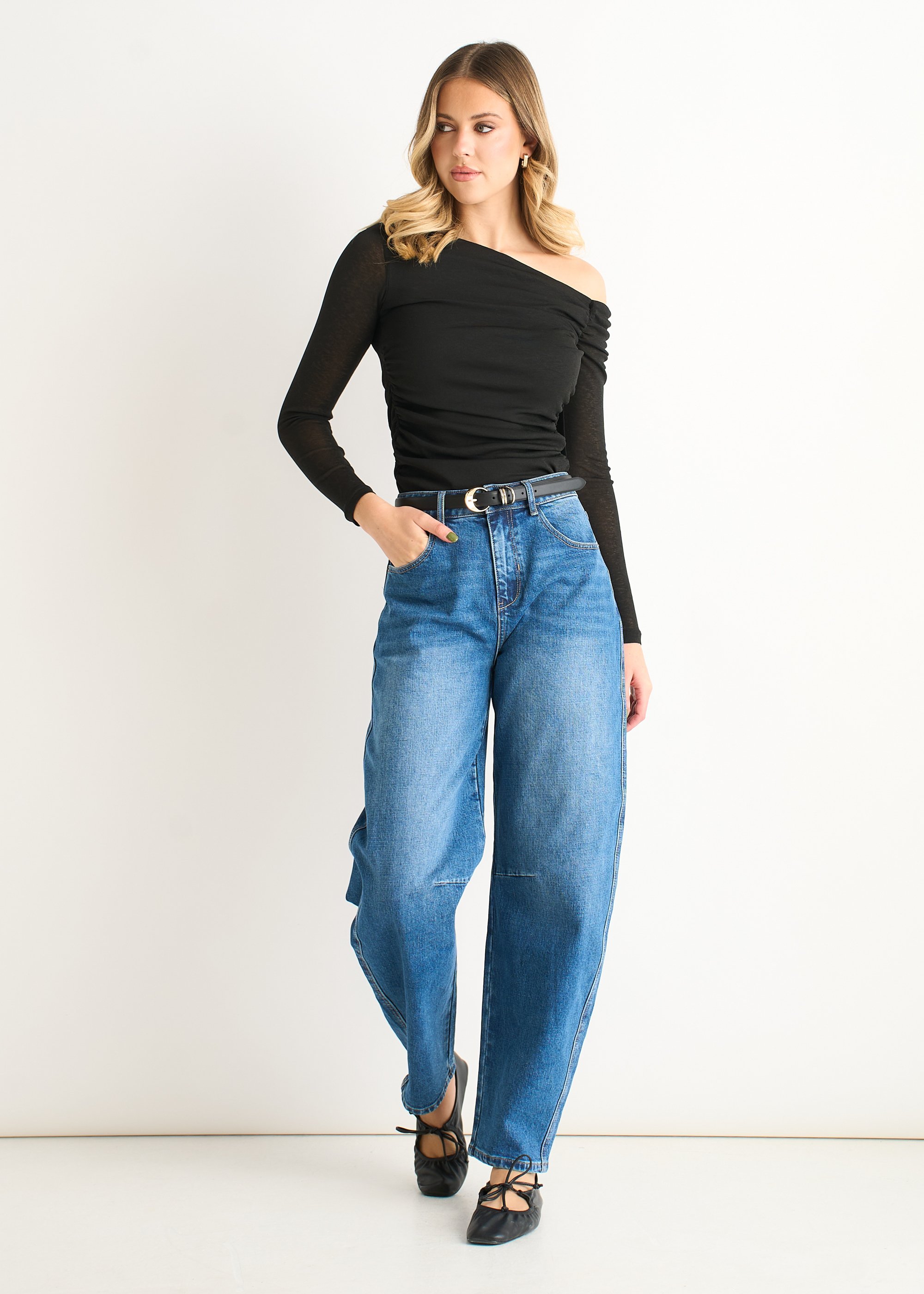 Schwarzes Jersey Top mit Schlitzausschnitt und langen Ärmeln