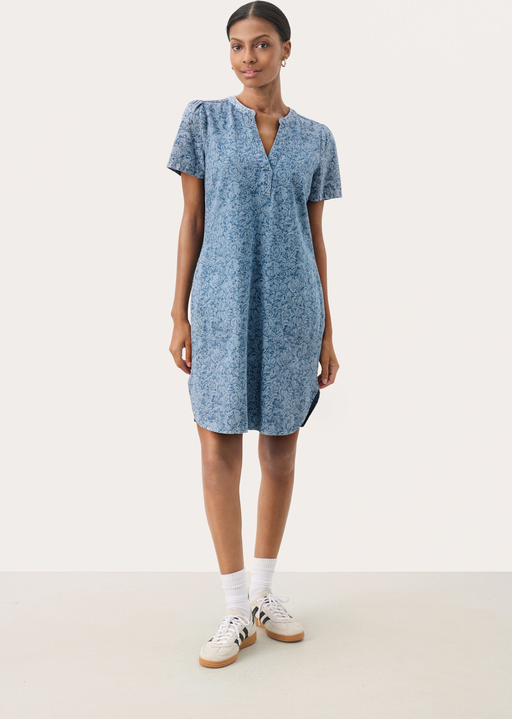 Kleid Gerade Passform blue