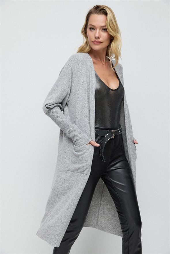 Gestrickte Strickjacke aus Stoff