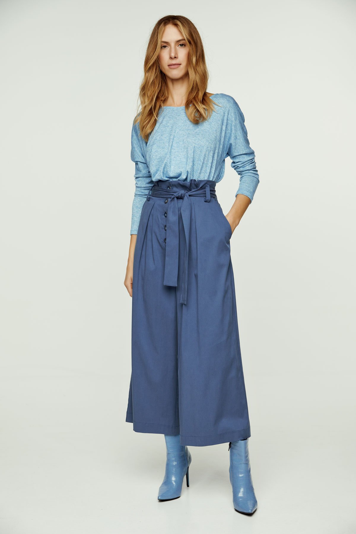 Hellblaues Mélange-Taschentuch-Strick-Top