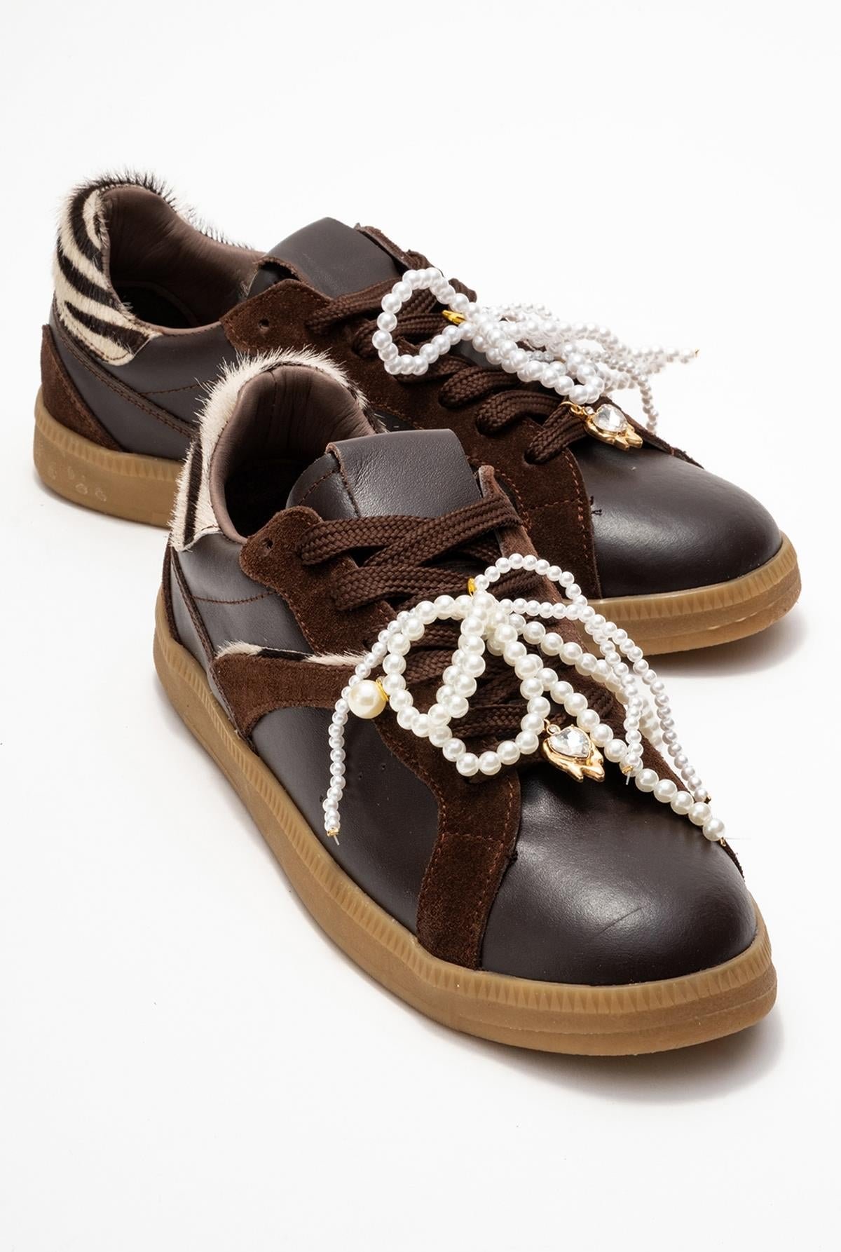 Taren Leather Pearl Buckle Turnschuhe Women